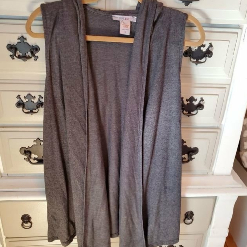 Hooded grey vest